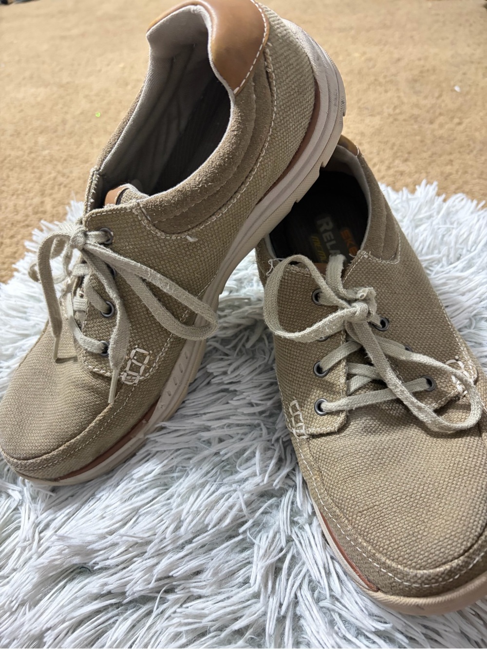 Skechers Men’s Beige Canvas Lace-Up Sneakers Size 10